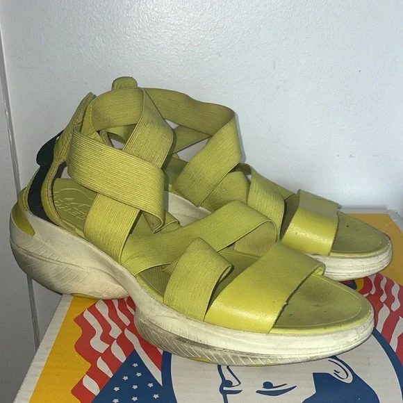 Sorel Yellow Strappy Sandals with Chunky Sole size 8 - Picture 3 of 6